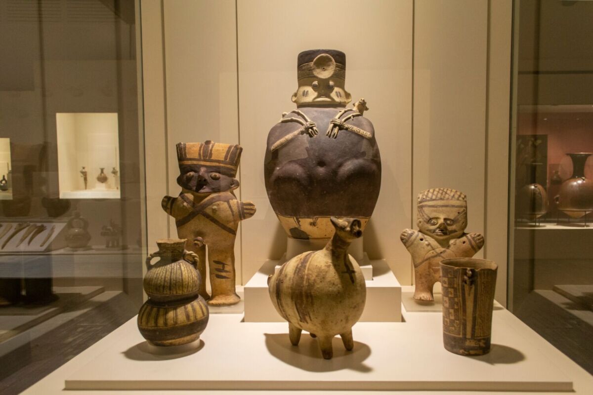 Piezas arqueológicas en el Museo Larco