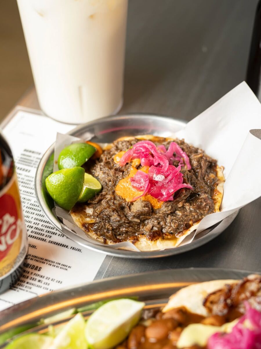 El pop-up en Los Caramelos ofrecerá un paquete de tres tacos y una bebida 