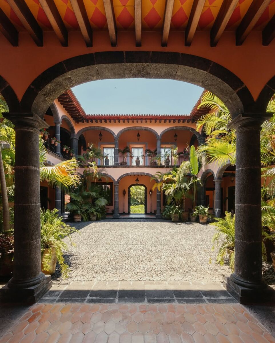 La Hacienda San Antonio  se ubica a las afueras del Pueblo Mágico de Comala