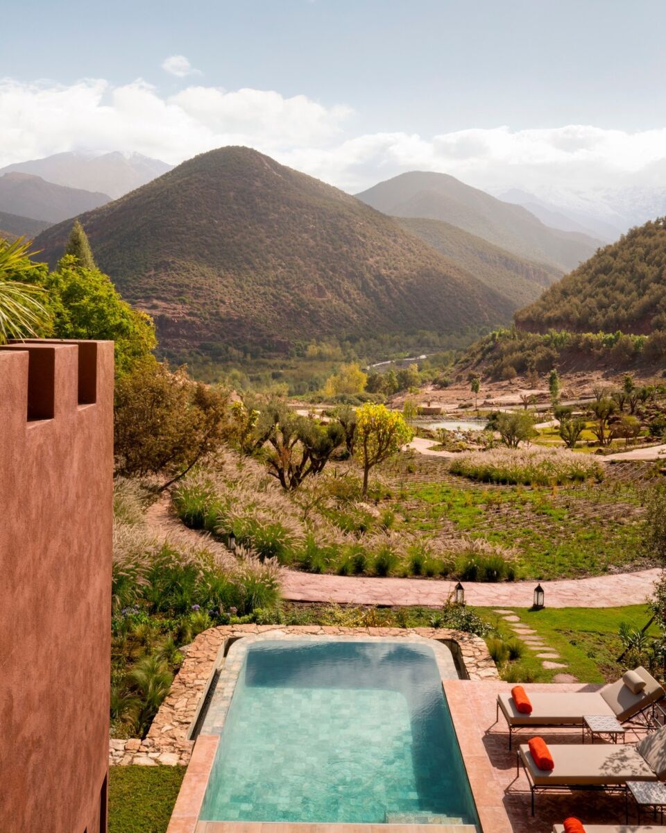 El hotel se encuentra en las faldas de las montañas del Atlas