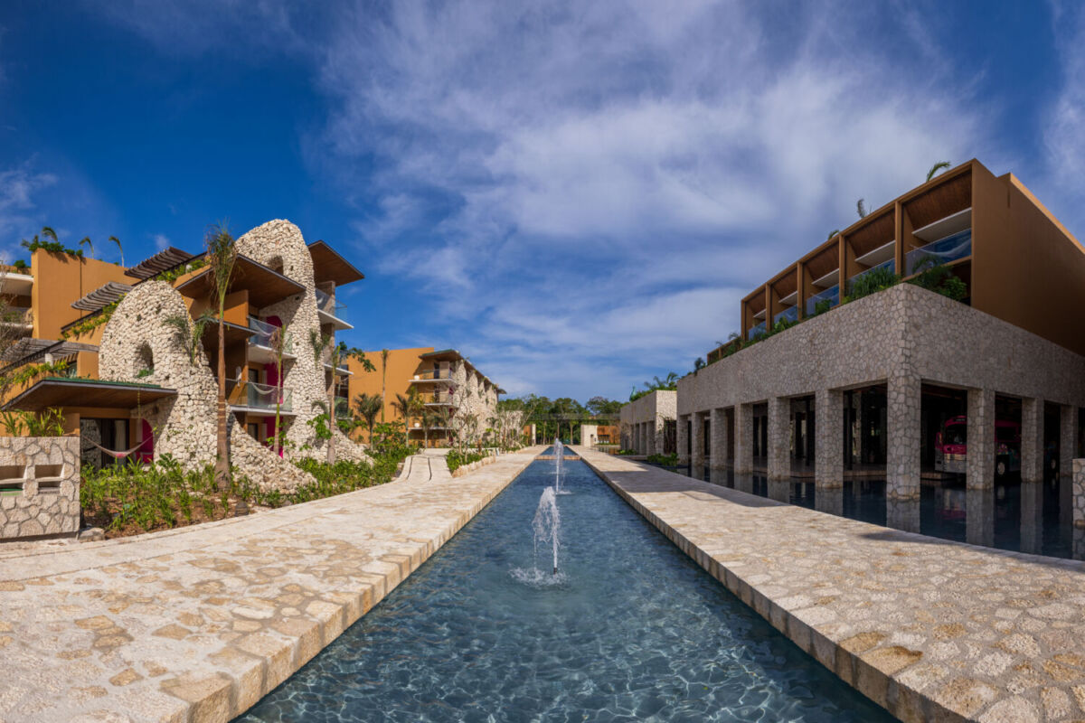 En julio de 2025, el Hotel Xcaret México aumentó sus suites y áreas de entretenimiento 