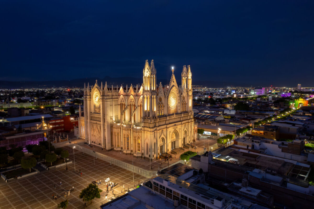 Templo Expiatorio del Sagrado Corazón de Jesús de noche