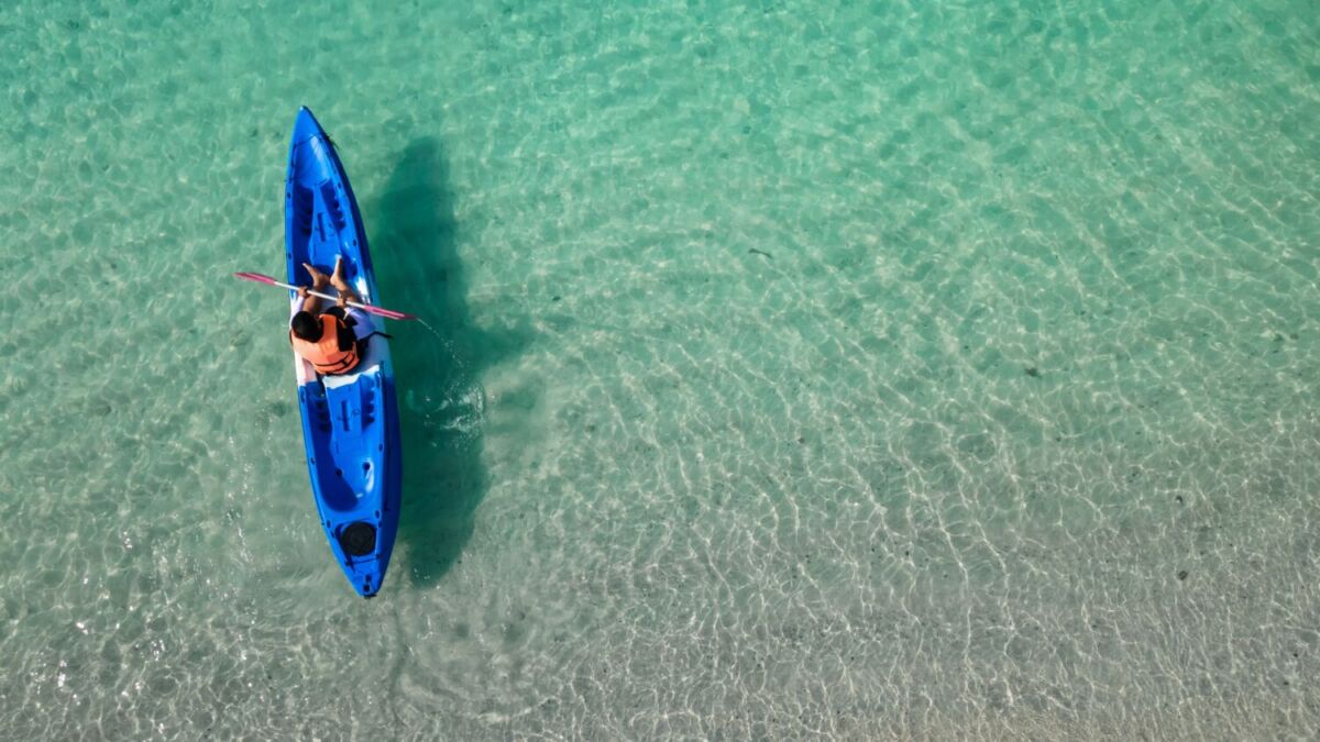 Esta playa es ideal para nadar, bucear y practicar snorkel y pasear en kayak 