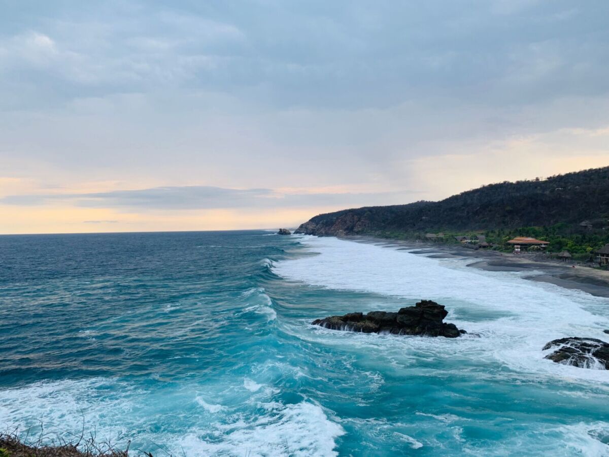 Playas con arena negra en México 