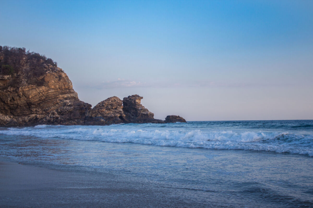 Playas con arena negra en México 