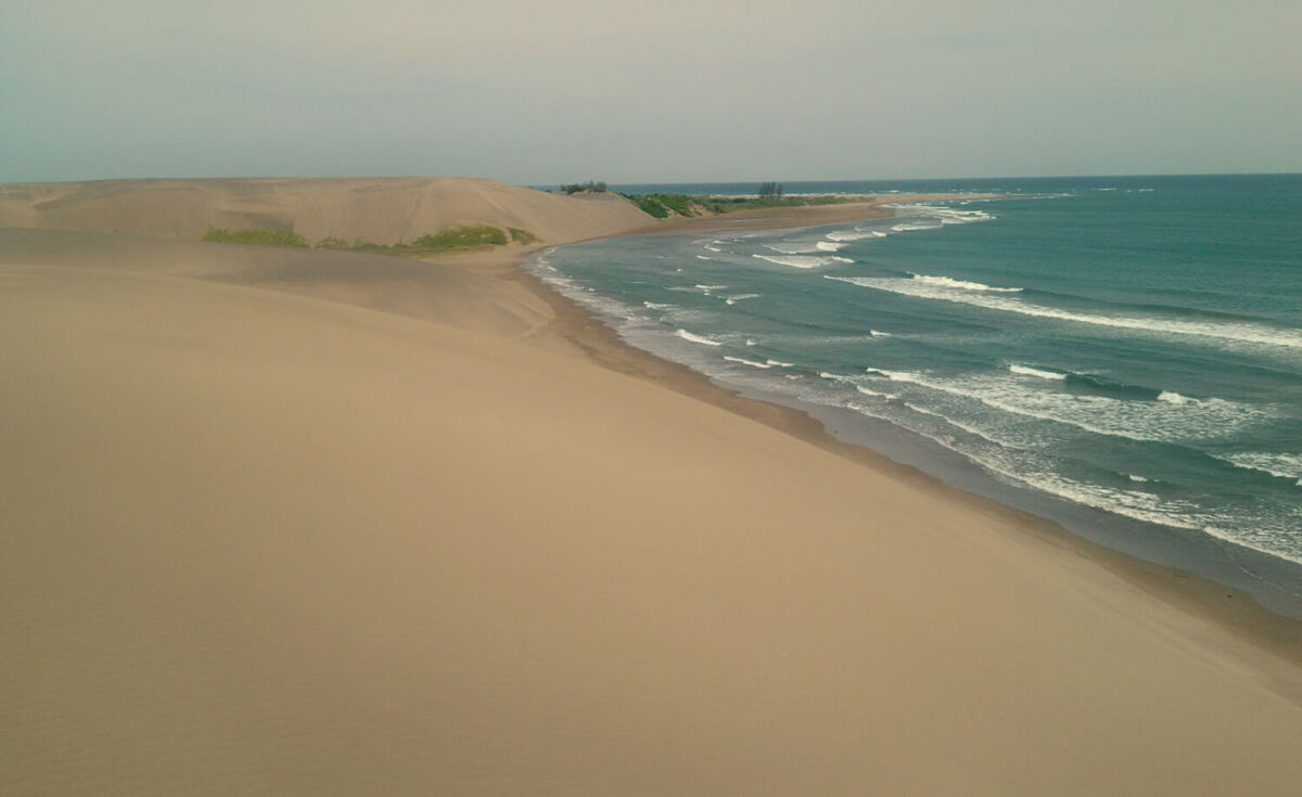 La playa Chachalacas se caracteriza por tener dunas de arena blanca 
