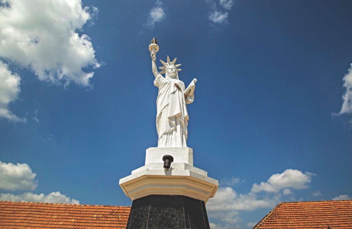 Estatua de la Libertad en el Pueblo Mágico de Palizada