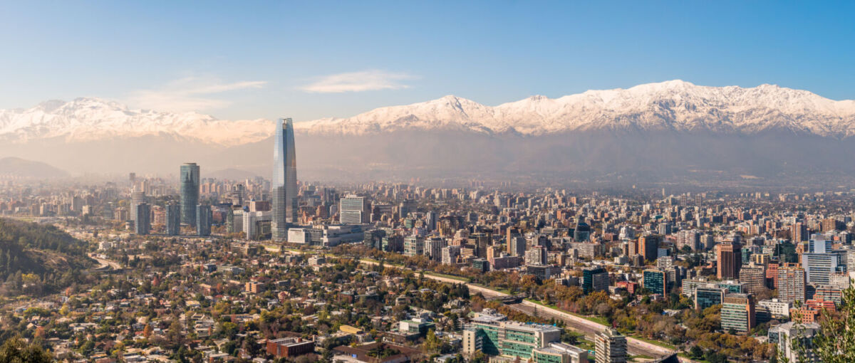 Vista panorámica de Santiago desde el Cerro San Cristóbal