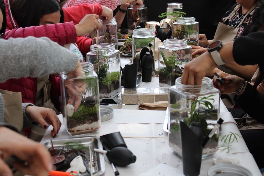 café, arte botánico en taller de fin de semana