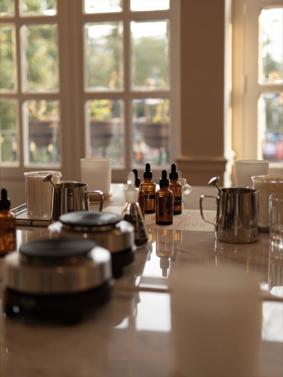 The Memorable Host ofrece talleres de velas que ya incluyen todos los materiales y la clase 