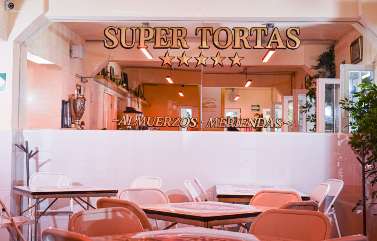 Tortas  Niágara combina la estética de las loncherías tradicionales con una elegancia sofisticada y moderna.