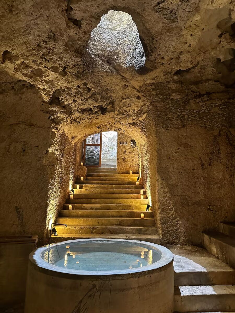 Encontramos este Airbnb en Mérida con una cueva y un cenote privado escondido en su interior