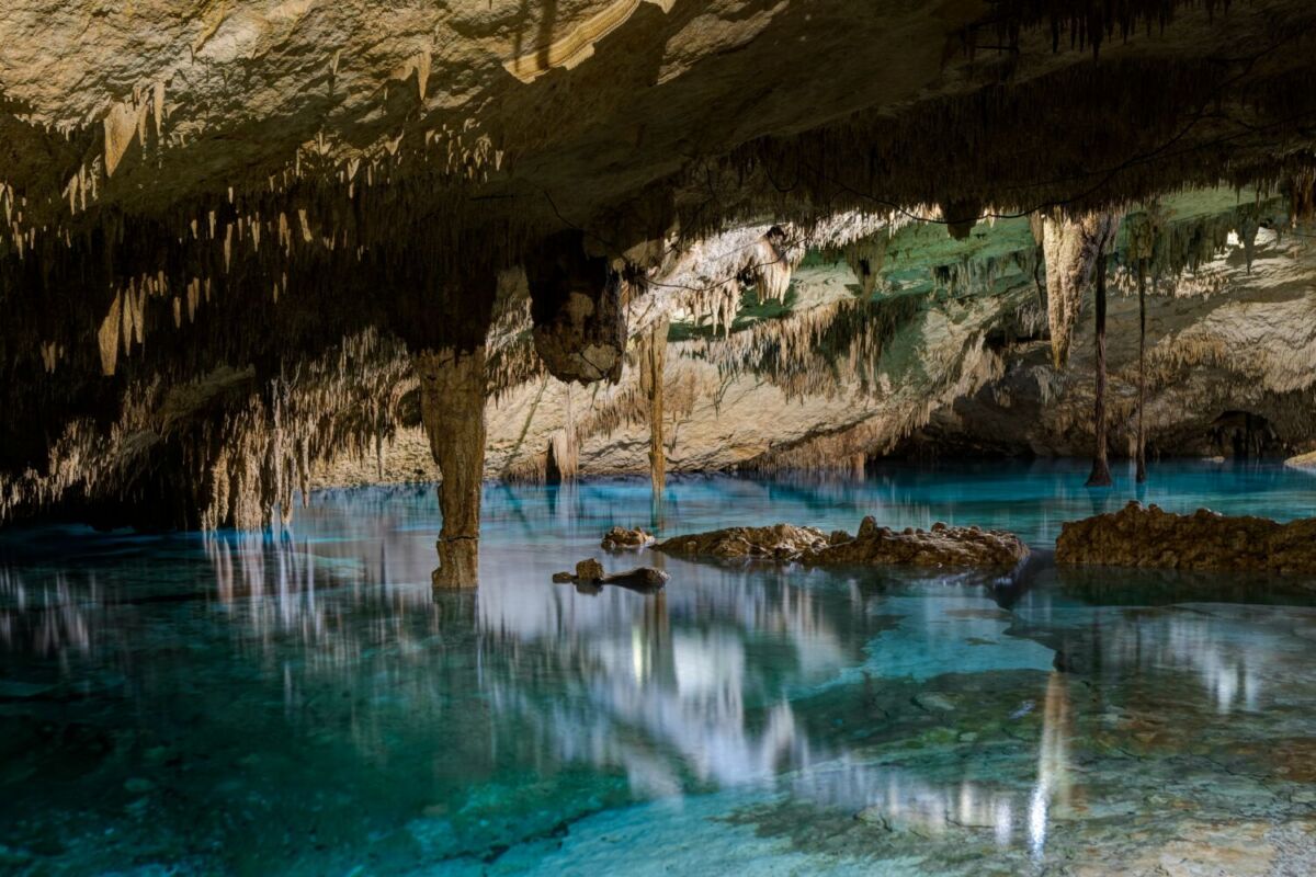 El cenote Taak Bi Ha se ubica dentro del Parque Dos Ojos en Tulum 
