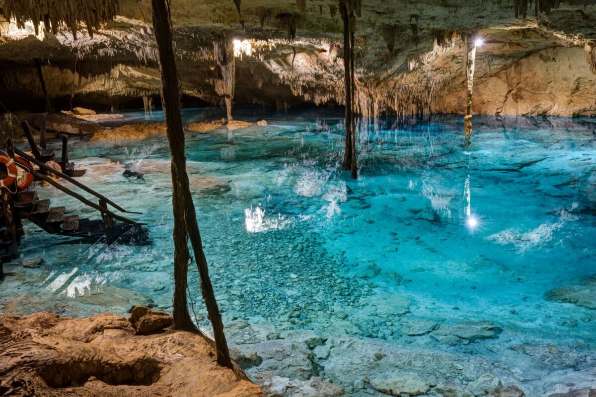 El cenote Taak Bi Ha se caracteriza por su forma cerrada 