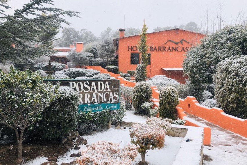 hotel acogedor barrancas del cobre con nieve