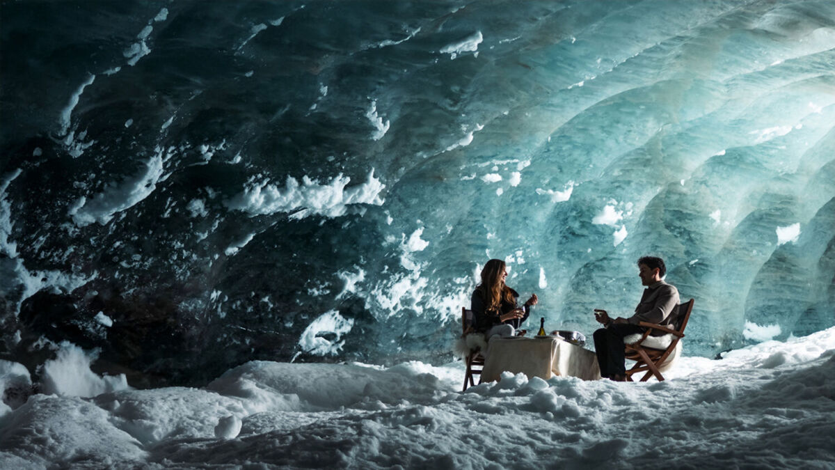 The Glacier Table es una experiencia donde comes dentro de un glaciar