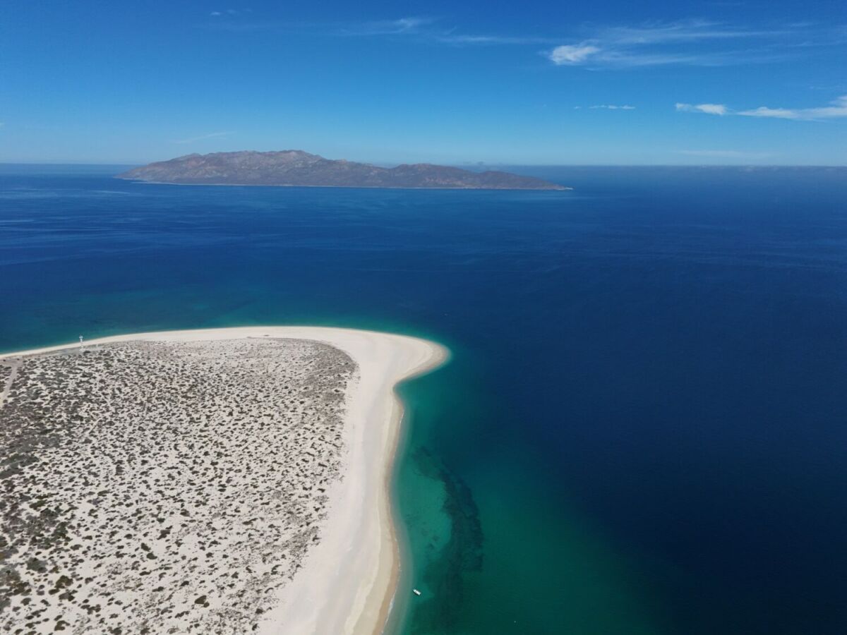 La Playa Ventana se ubica frente a la Bahía La Ventana 