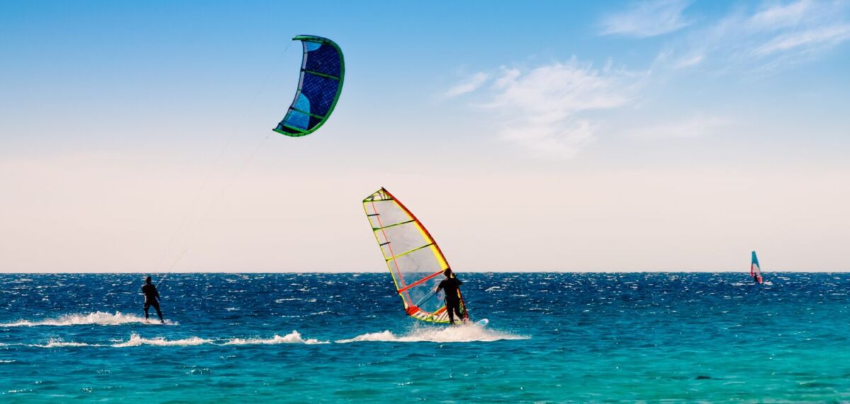 El kitesurf es el deporte más practicado en la Playa Ventana