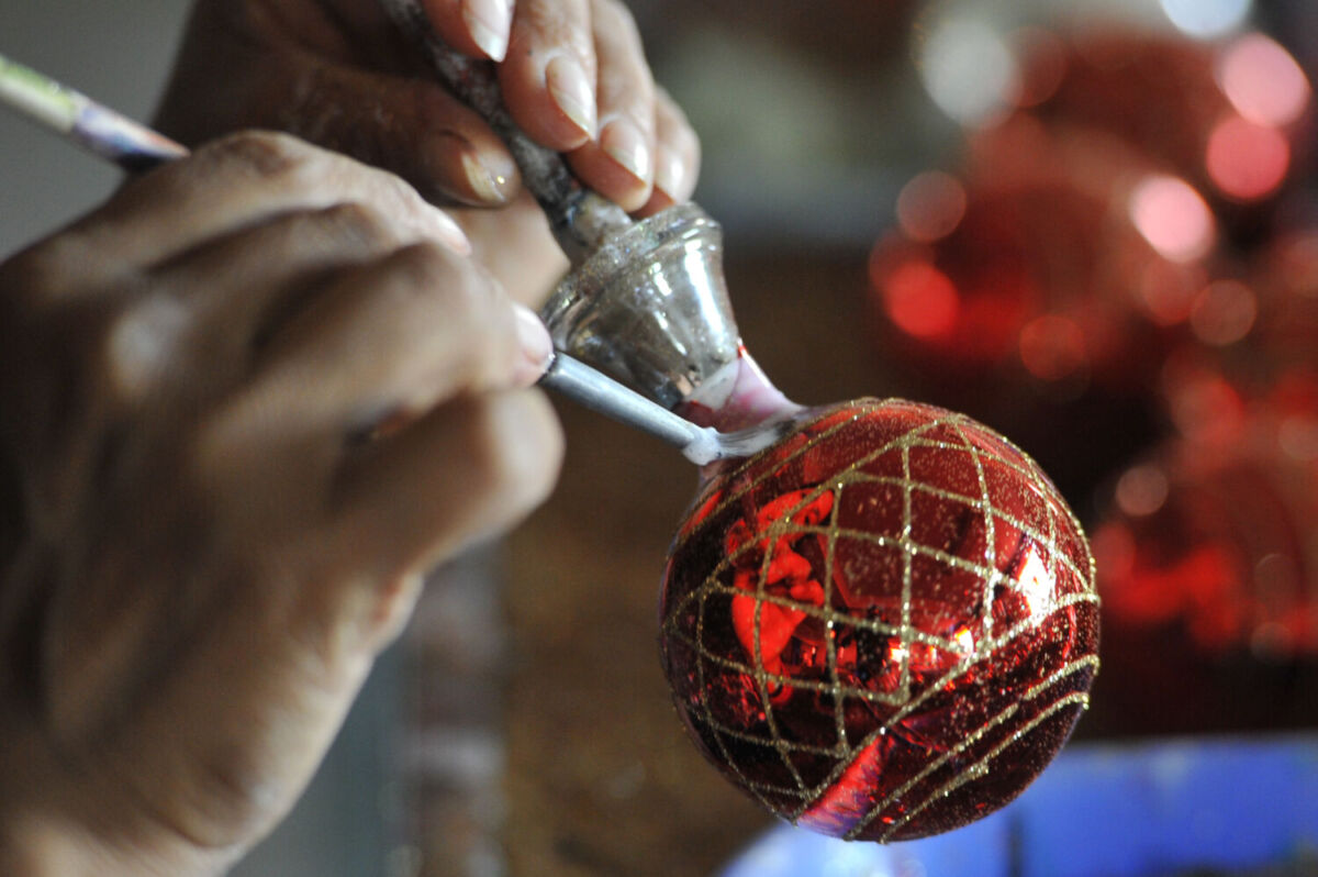 Tlalpujahua es un pueblo productor de esferas navideñas de vidrio soplado