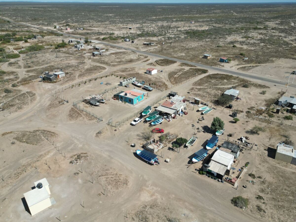 Puerto Chale es un pequeño pueblo pesquero en la Bahía de Almejas 