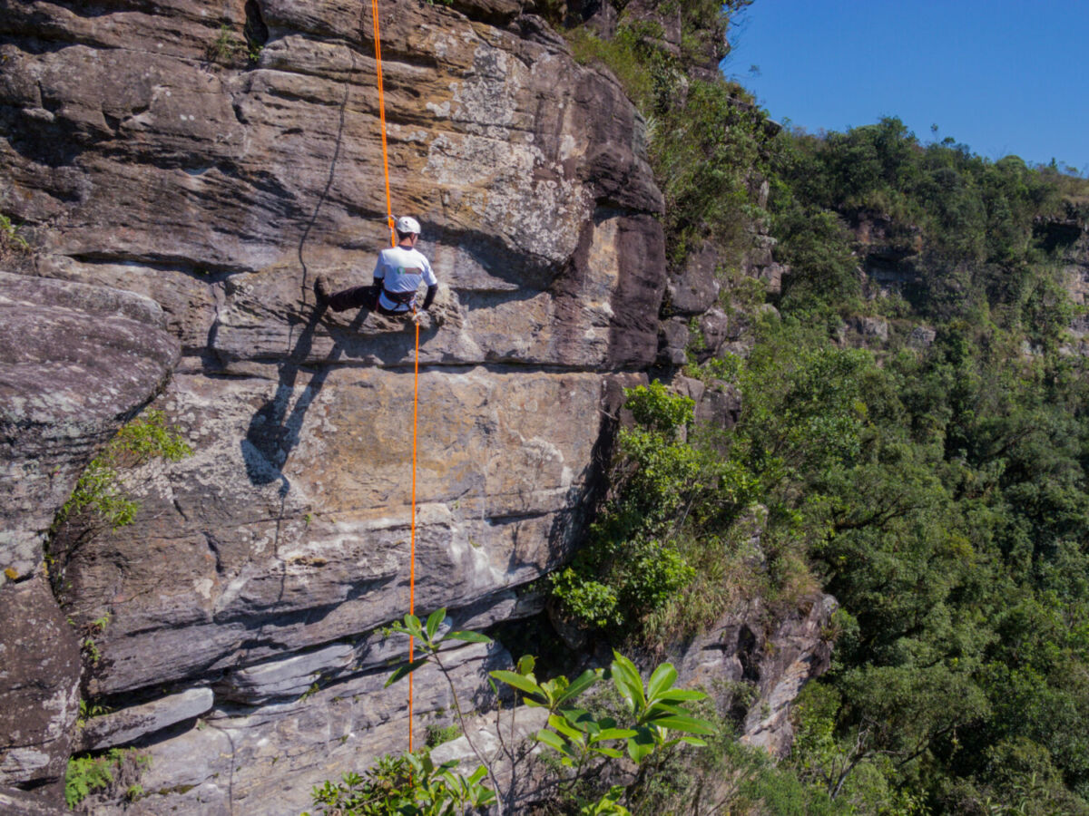 Para llegar al Arco del Tiempo hay que descender 25 metros hasta llegar al río La Ventana