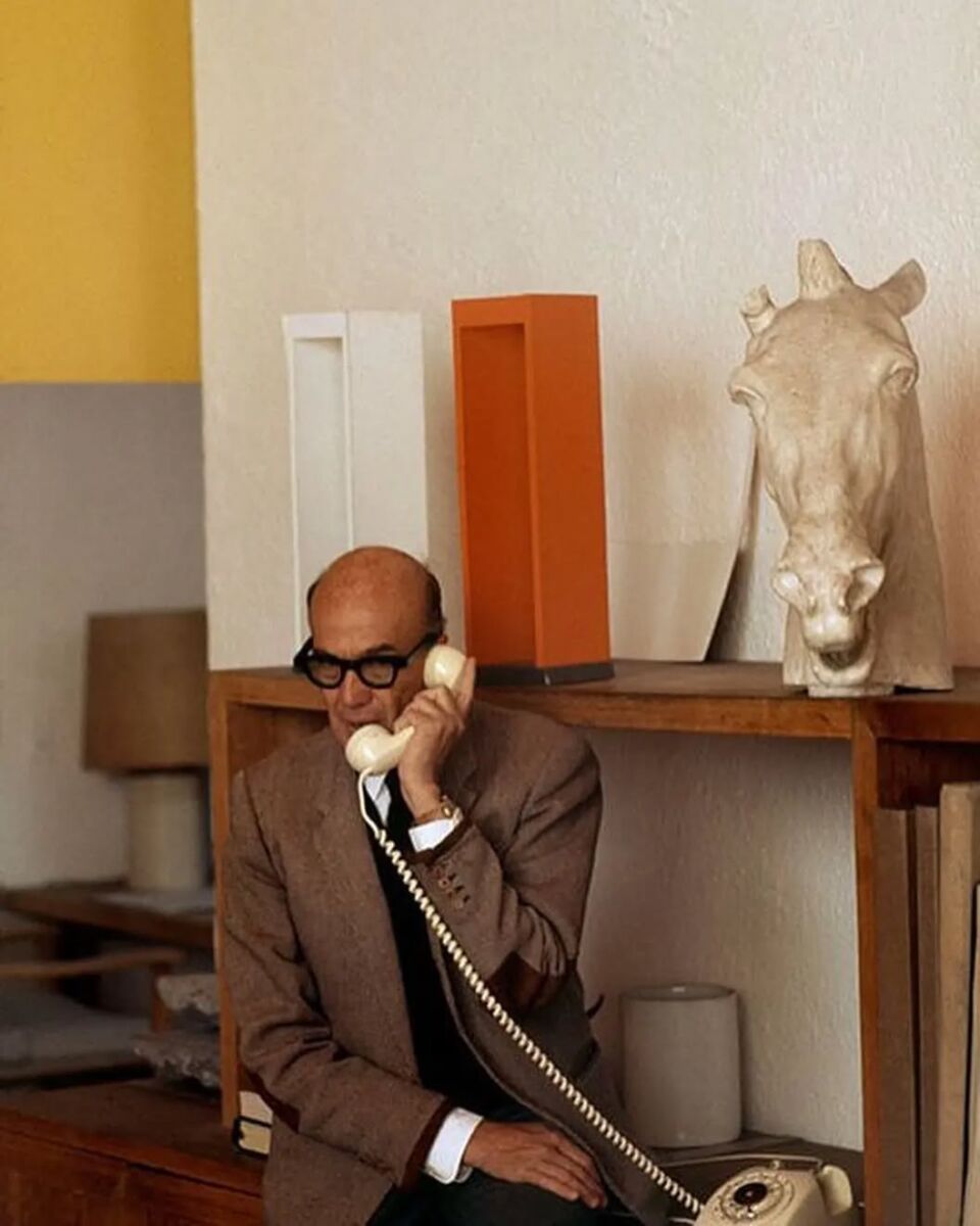 Luis Barragán fue un importante arquitecto mexicano que creó casas a partir de la luz y el color