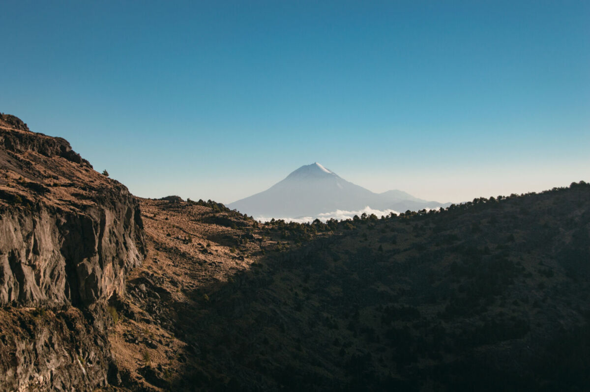Caminar sobre un volcán extinto es una de las experiencias más impresionantes que se pueden vivir en México