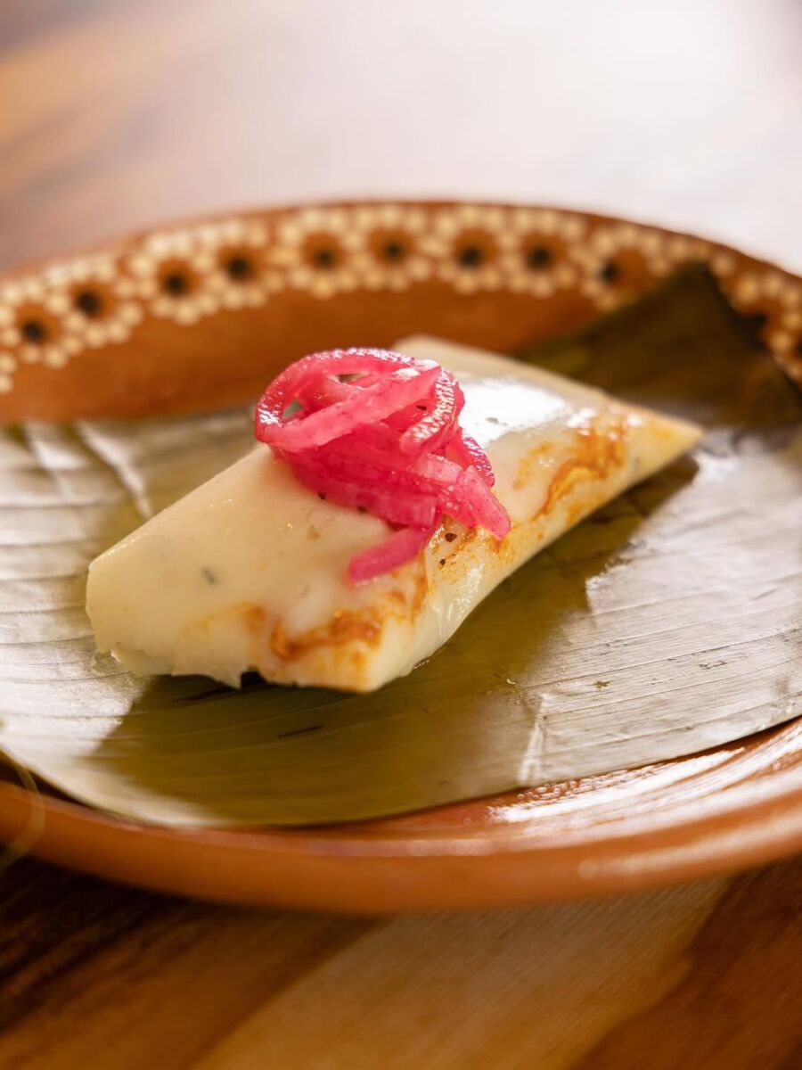 El tamal es un guiso de origen prehispánico, aztecas, mayas y zapotecas lo consumían mucho 