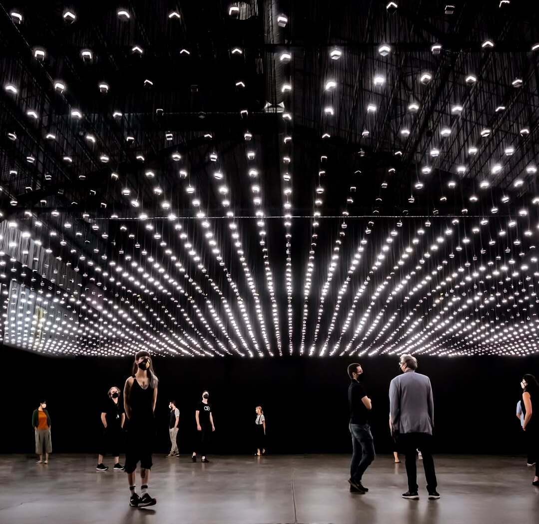 La exposición del Museo de Arte Moderno, Rafael Lozano-Hemmer: Jardín Inconcluso estará disponible del 11 de febrero al 25 de abril 