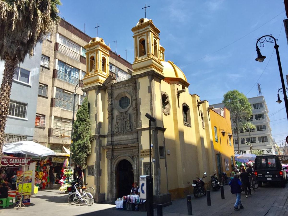 Has ido al Zócalo mil veces, pero a unas calles de ahí se esconde la iglesia más pequeña de la CDMX