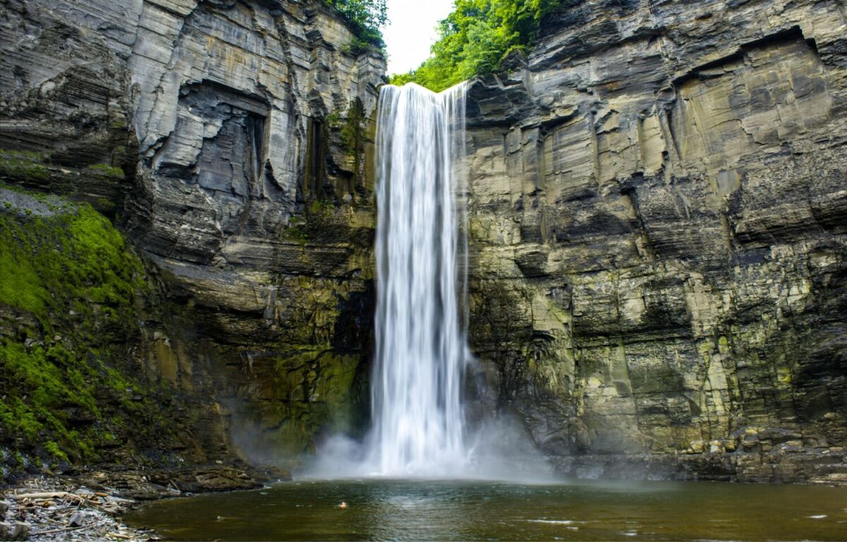 La cascada El Salto de Eyipantla tiene una caída de agua de 50 metros de altura 