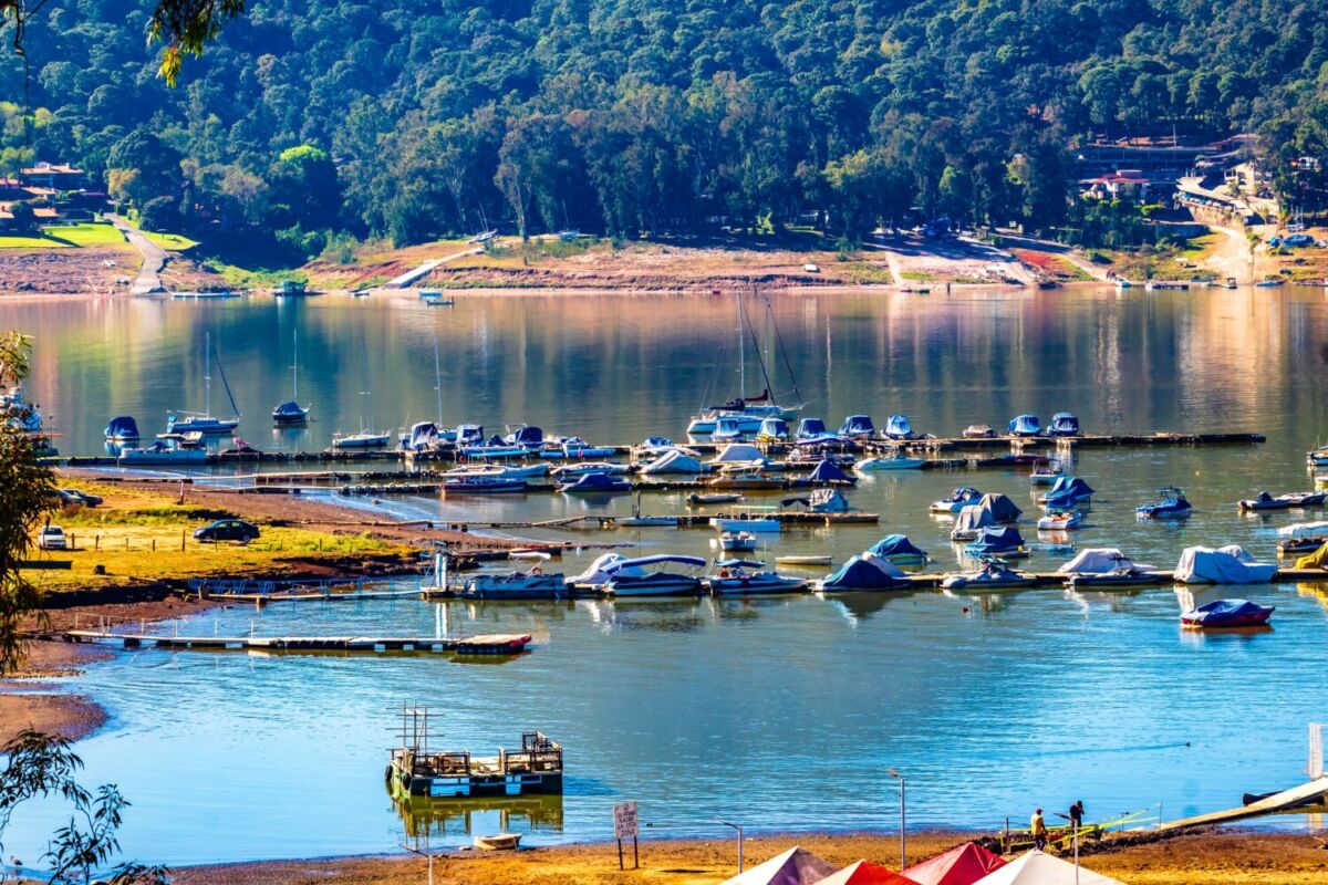 El Lago de Avándaro es una presa artificial en Valle de Bravo 
