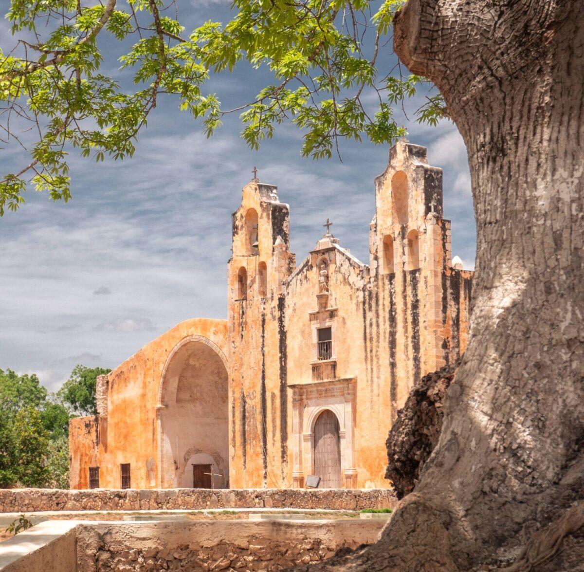 El antiguo pueblito mexicano donde lo que hay que hacer es comer Poc Chuc, comprar bordados y tener caminatas tranquilas