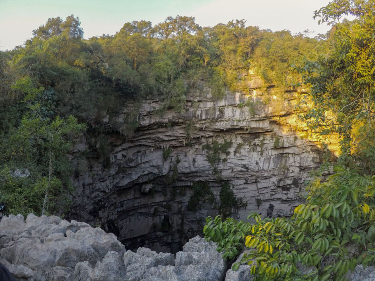 Practica rápel en la sexta cueva más profunda del mundo y siente la adrenalina a flor de piel 