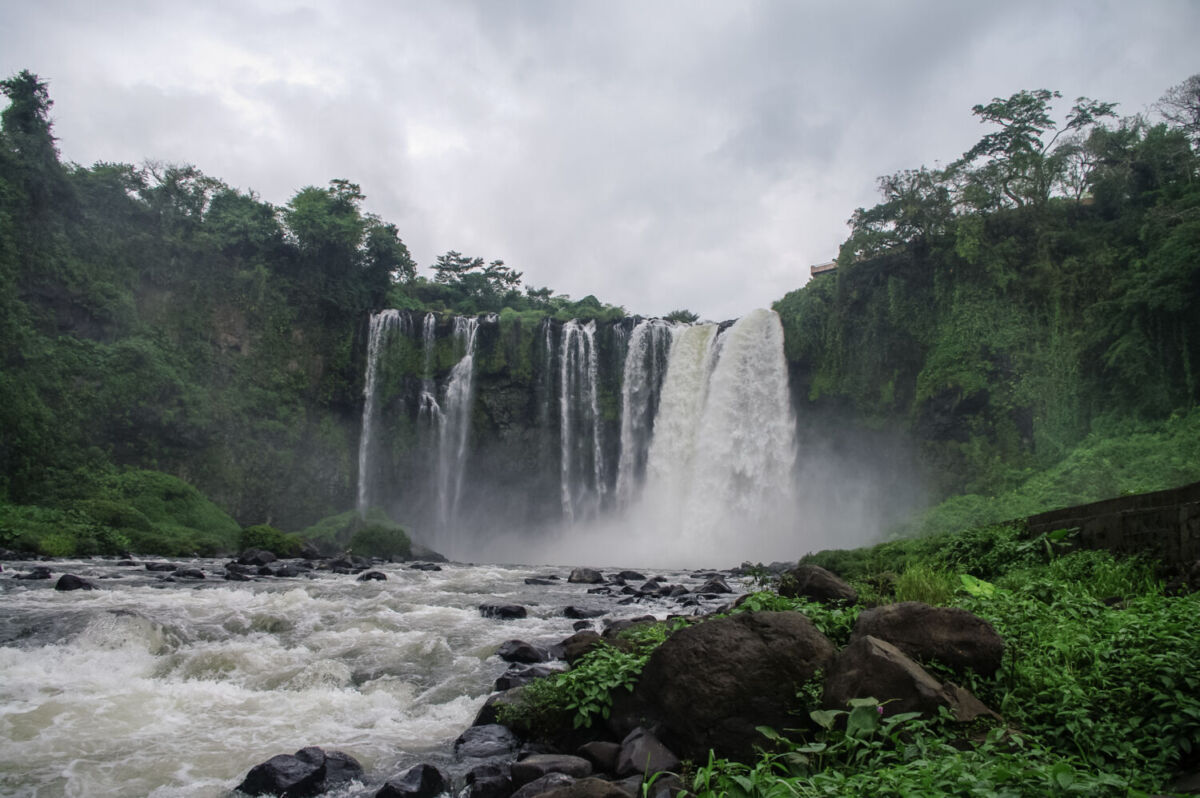 La Cascada de Eyipantla se localiza en sí en Tuxtla San Andrés
