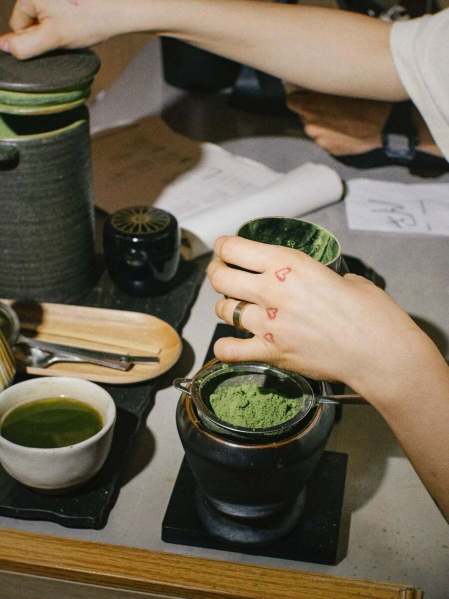 Detente un momento y siéntate a disfrutar el presente en esta cafetería especializada en matcha y tés japoneses