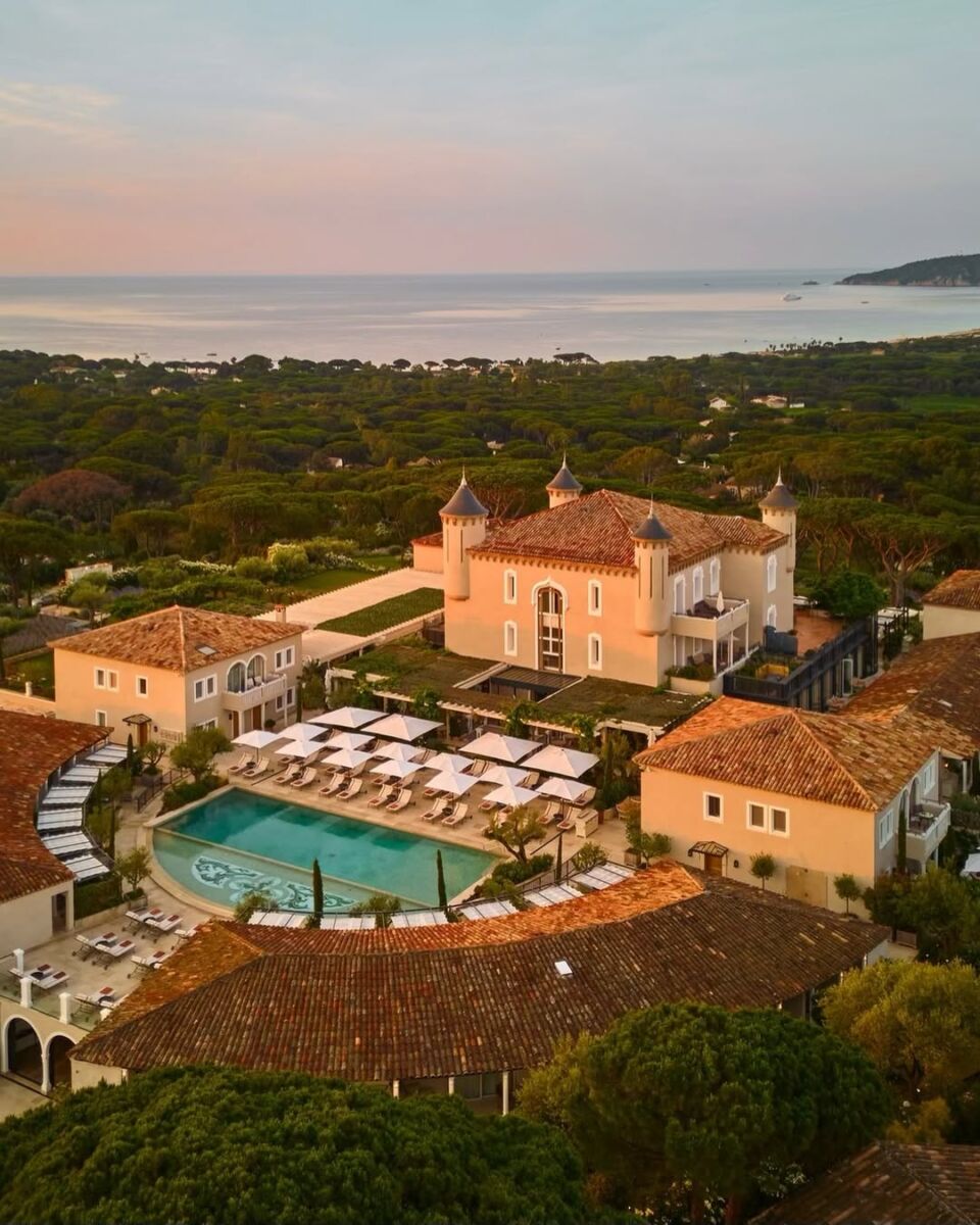 El Château de La Messardière es un antiguo palacio del siglo XIX ubicado en las colinas de Saint-Tropez 