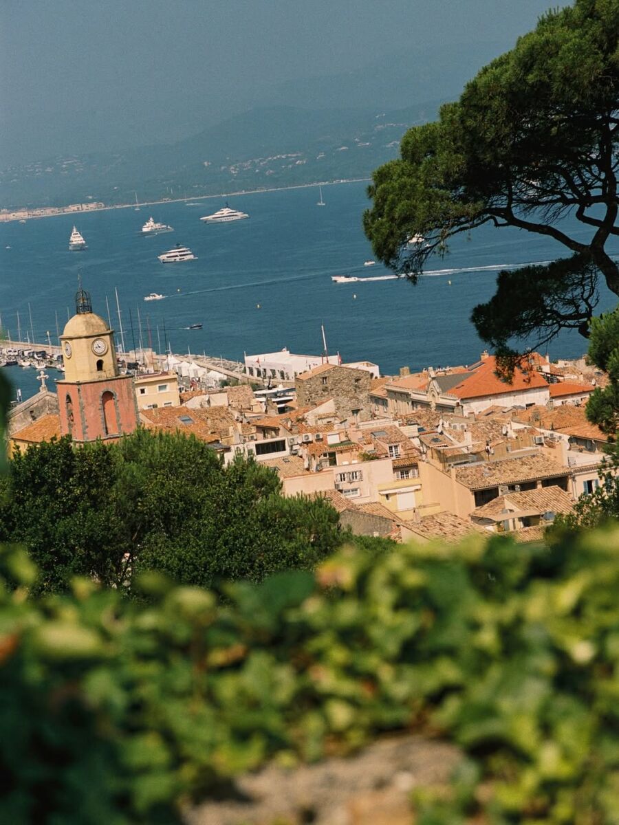 Saint-Tropez es una ciudad de lujo y glamour en la Costa Azul, en Francia 