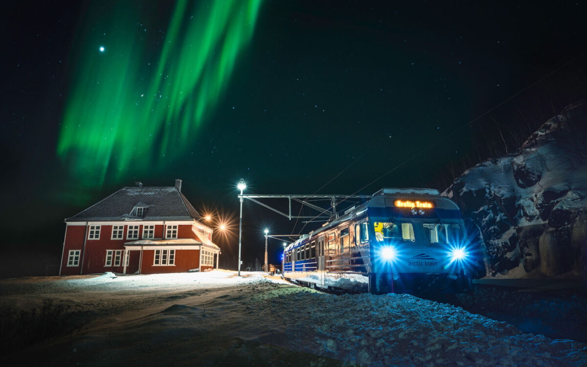 ‘Midnight Aurora Route’, el primer tren panorámico nocturno de Noruega que te permite ver auroras boreales desde tu asiento 
