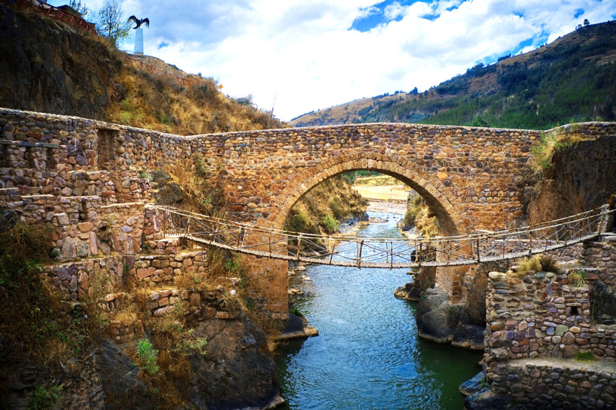 Puente Colonial de Checacupe