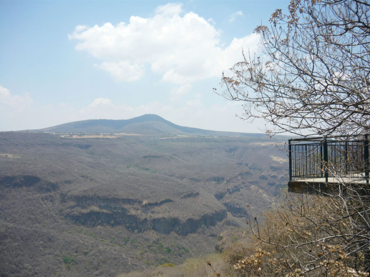 En esta barranca hay tres miradores: Mirador Huentitán, Mirador Dr. Atl y Parque Mirador Independencia