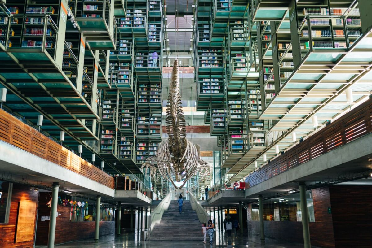 La Biblioteca Vasconcelos fue diseñada por el arquitecto mexicano Alberto Kalach