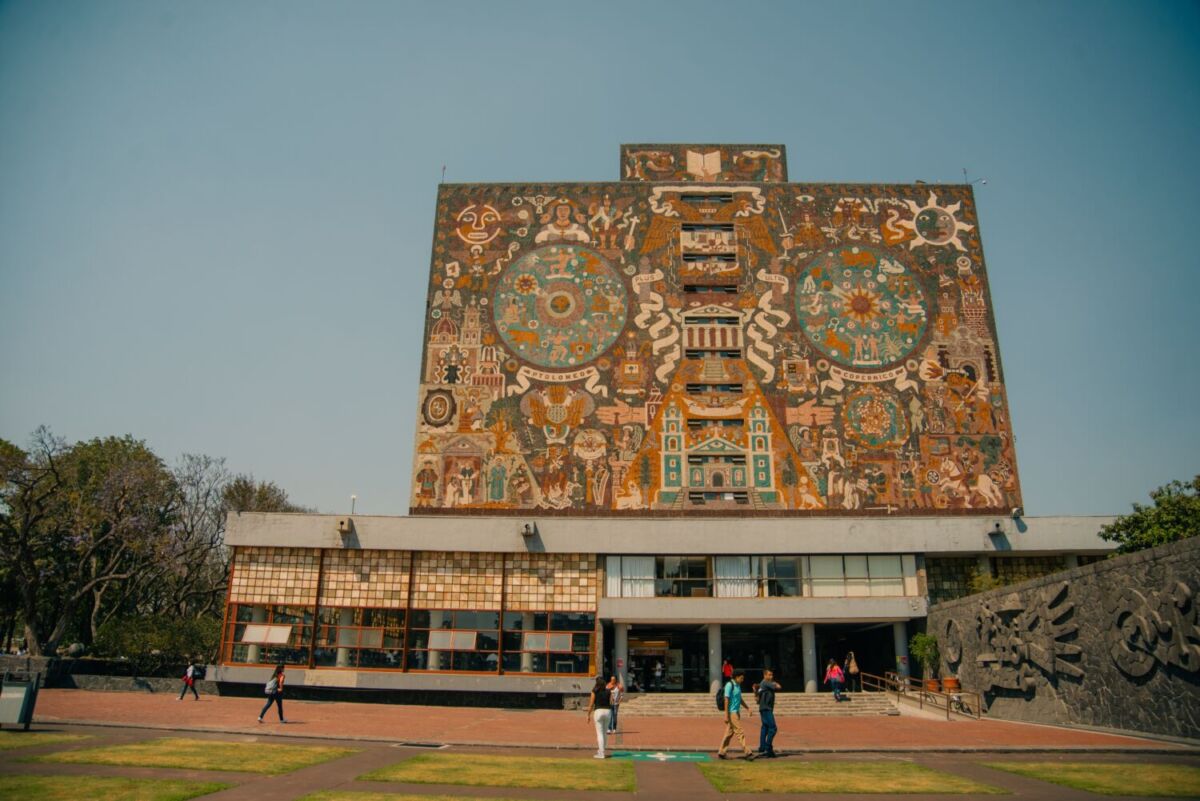 La Biblioteca Central de la UNAM es obra del arquitecto y muralista Juan O’Gorman
