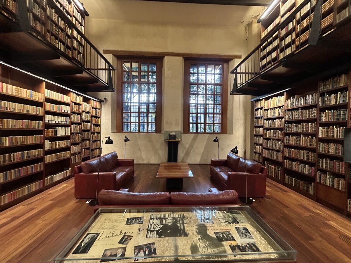 La Biblioteca de México se ubica en un antiguo edificio del siglo XVIII