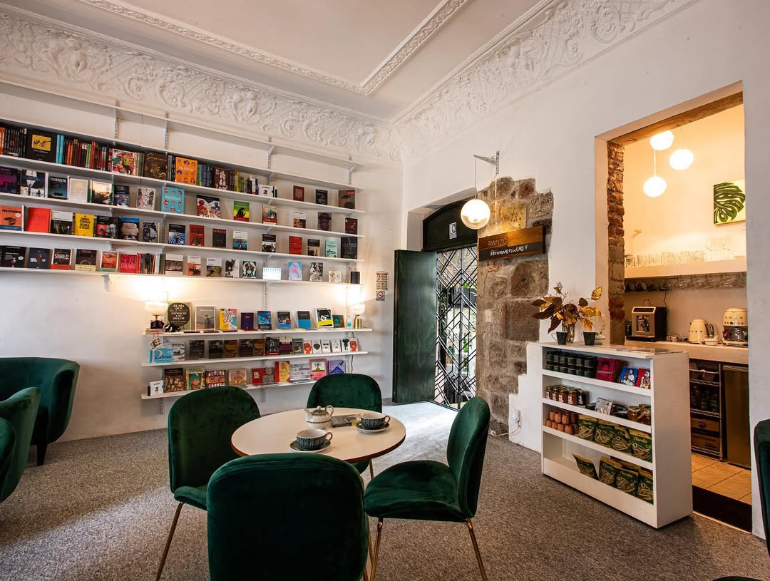 Ranzö Café y Libros es una cafeteria y librería en Santa Maria la Ribera 