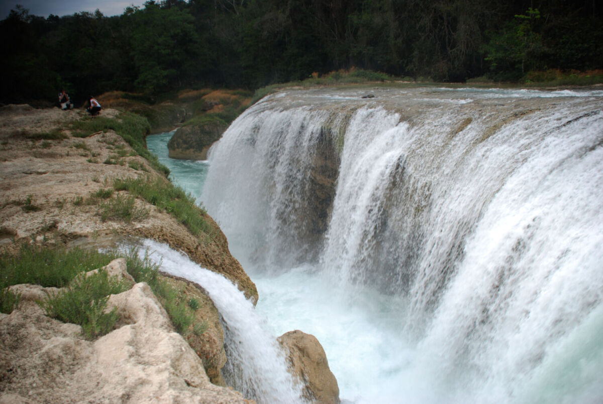 Un conjunto de cascadas en México donde sales con la cara llena de gotas de agua fresca y cero estrés