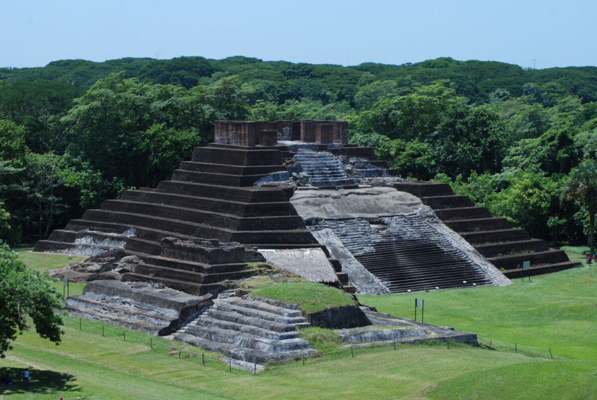 La Zona Arqueológica de Comalcalco fue una importante ciudad maya 