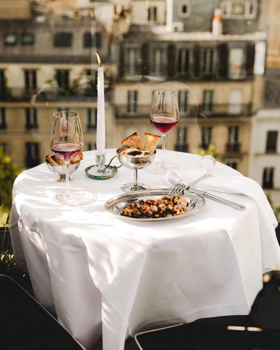 Cena en el rooftop del restaurante Maggie con vistas a Montmartre