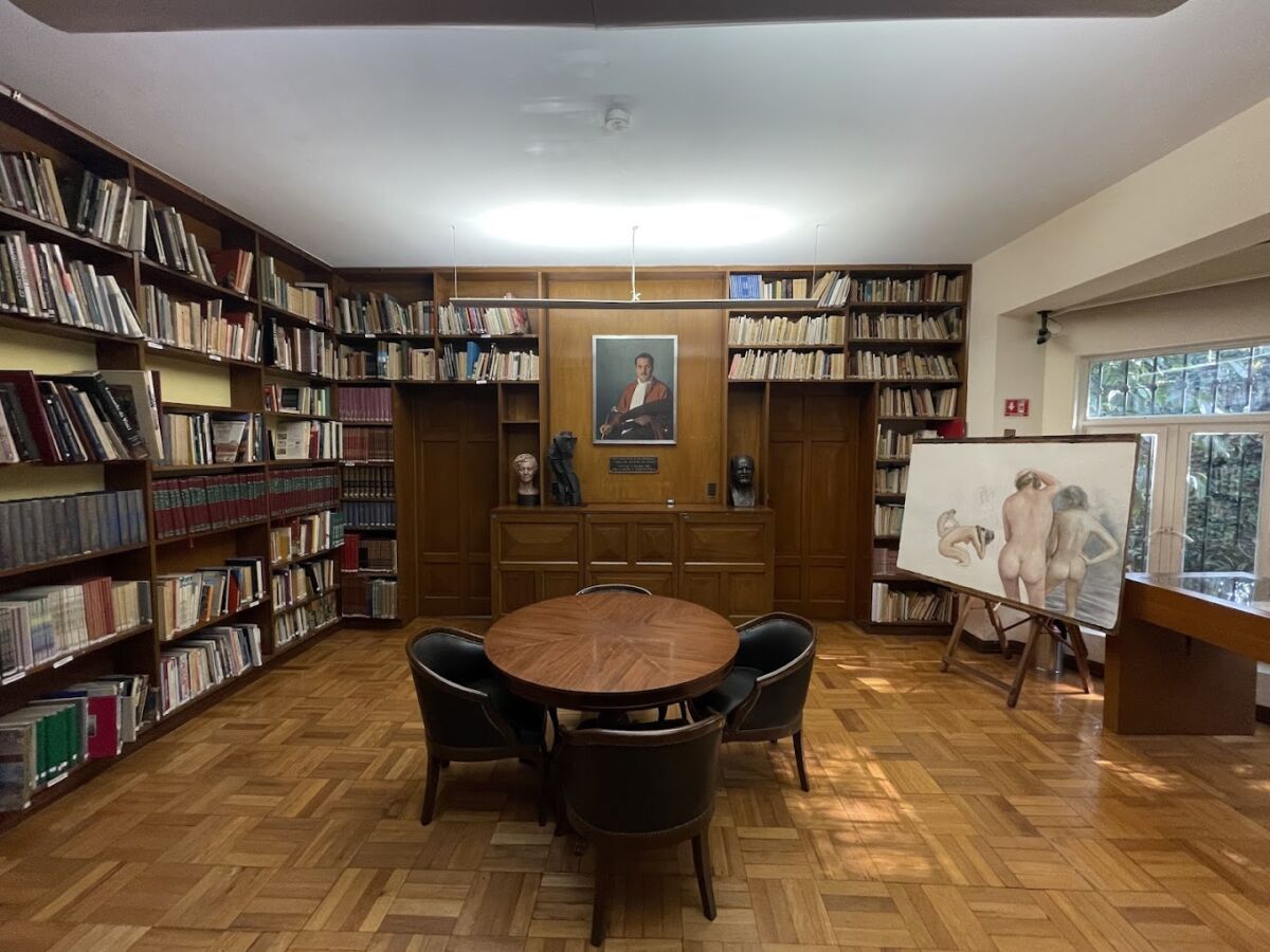 En el Museo de la Acuarela Alfredo Guati Rojo hay una cafeteria, tienda, biblioteca, salas de exposiciones y jardines 