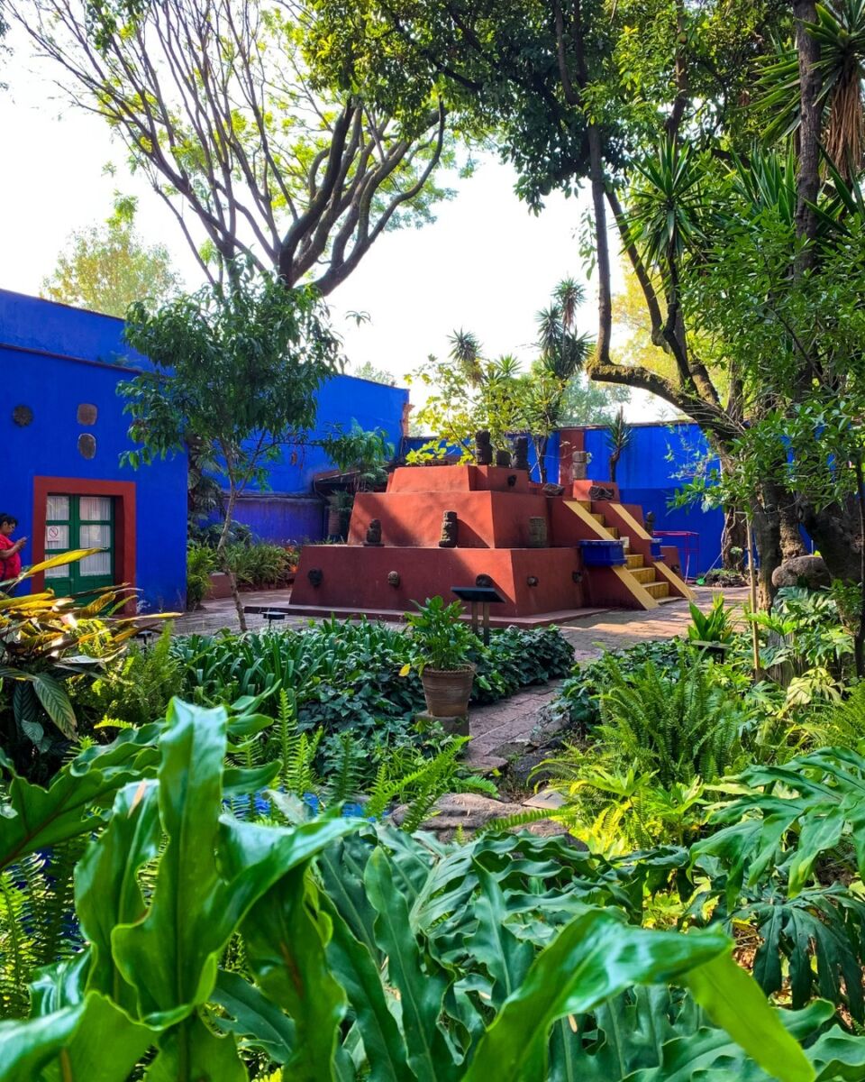 Frida Kahlo vivió en el ahora Museo Frida Kahlo  y pintó la mayoría de sus obras ahí 